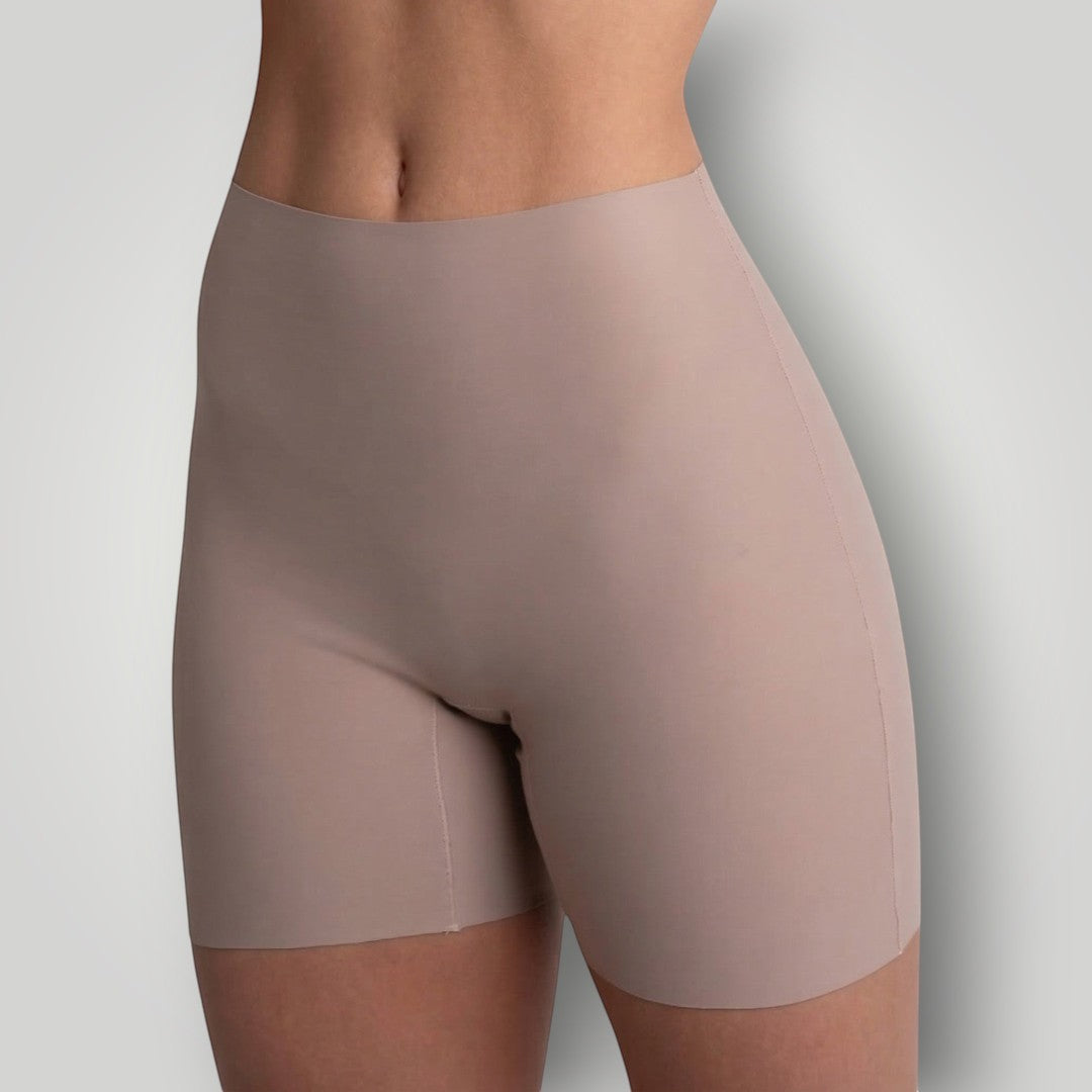 W One Brand Store nude seamless shorts with light compression, made of polyamide and elastane, ideal for everyday wear.