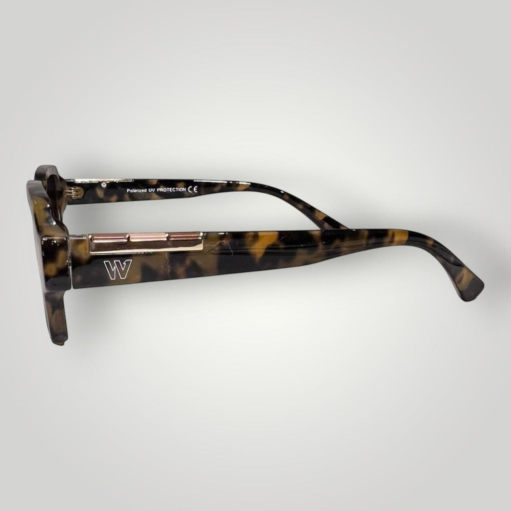 Óculos de Sol Premium Retangular em Acetato Camuflado com Lentes Marrons Degradê vista lateral