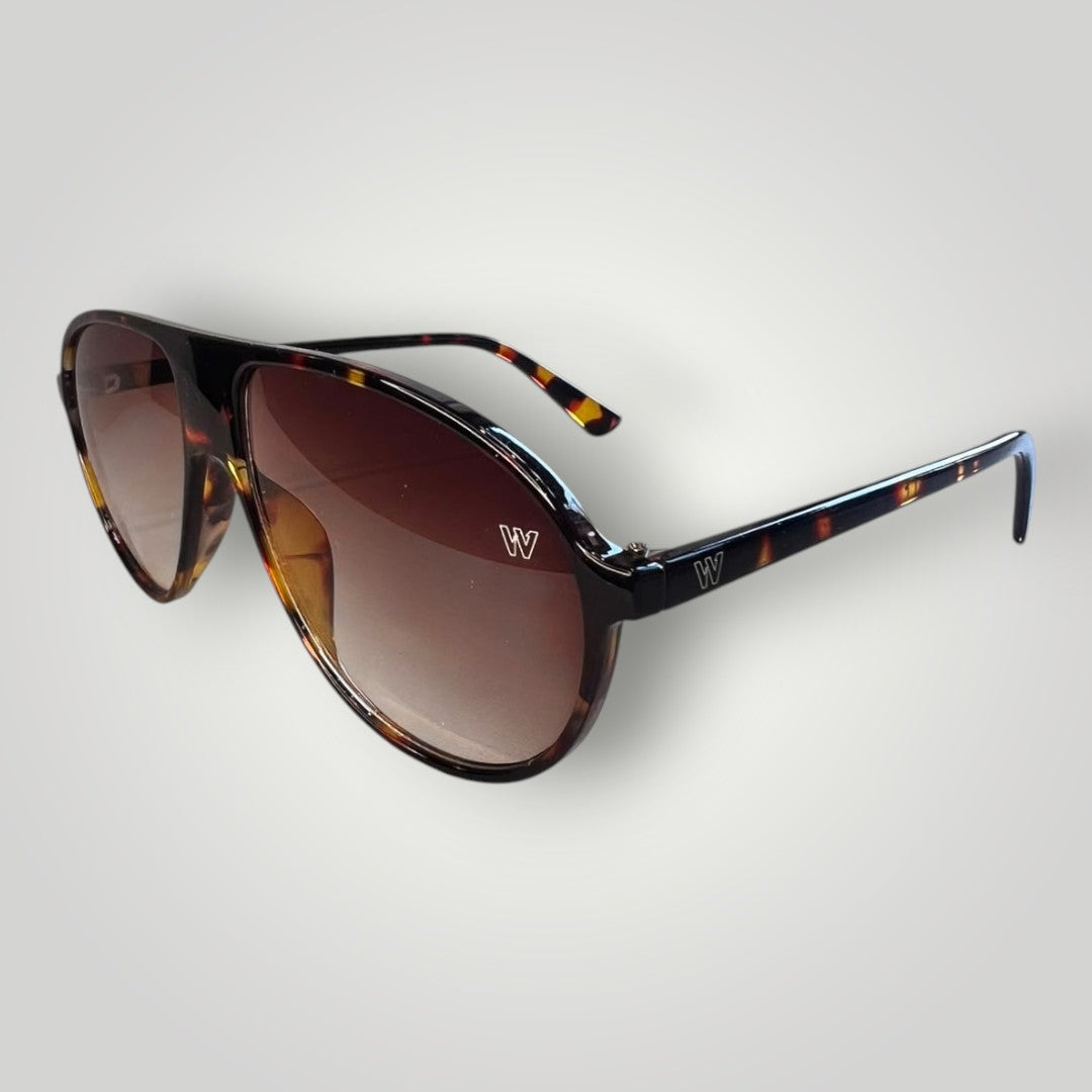 Óculos de sol aviador W One Brand Store com armação de acetato estampado e lentes marrons degradê