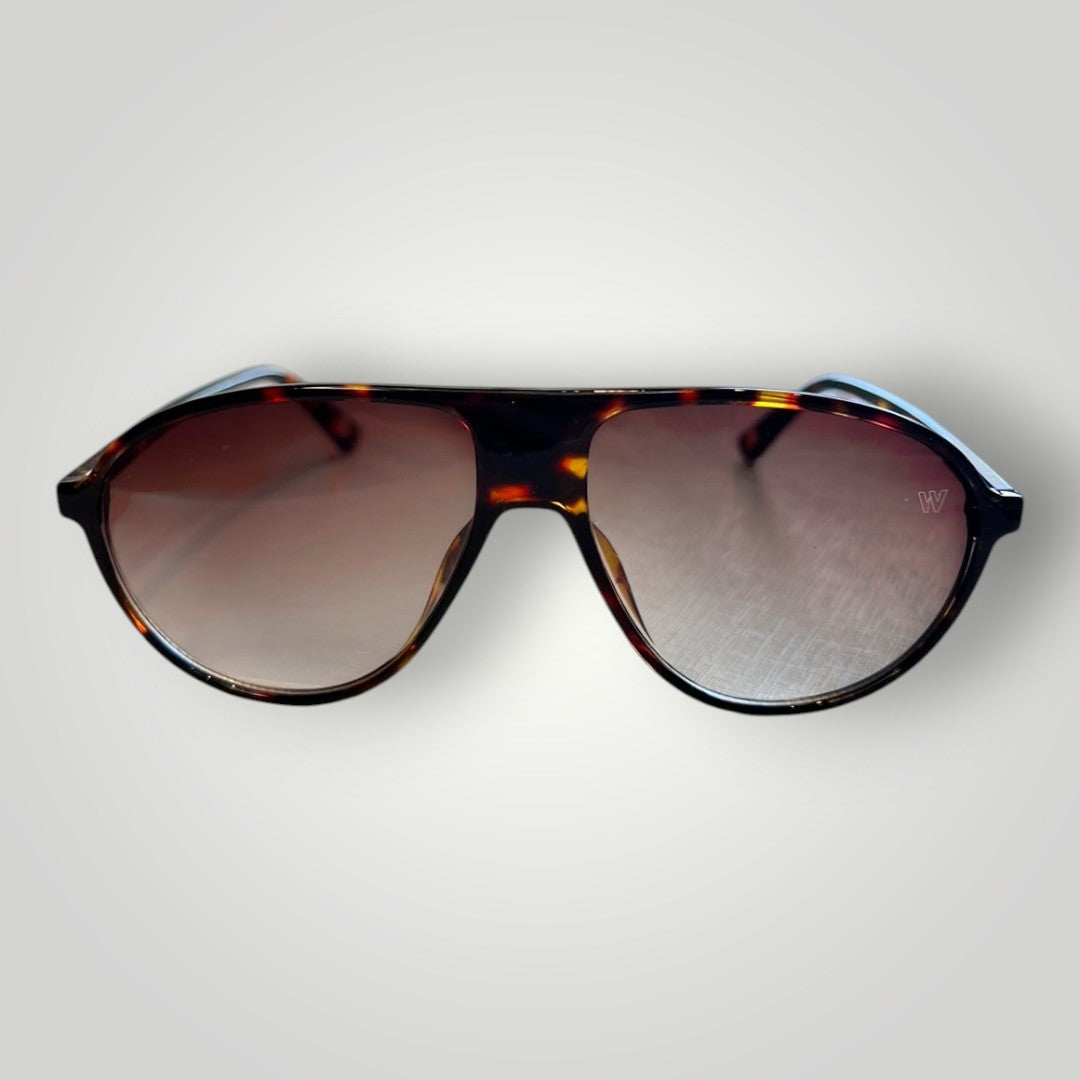 Óculos de sol aviador W One Brand Store com armação de acetato camuflado e lentes marrons degradê