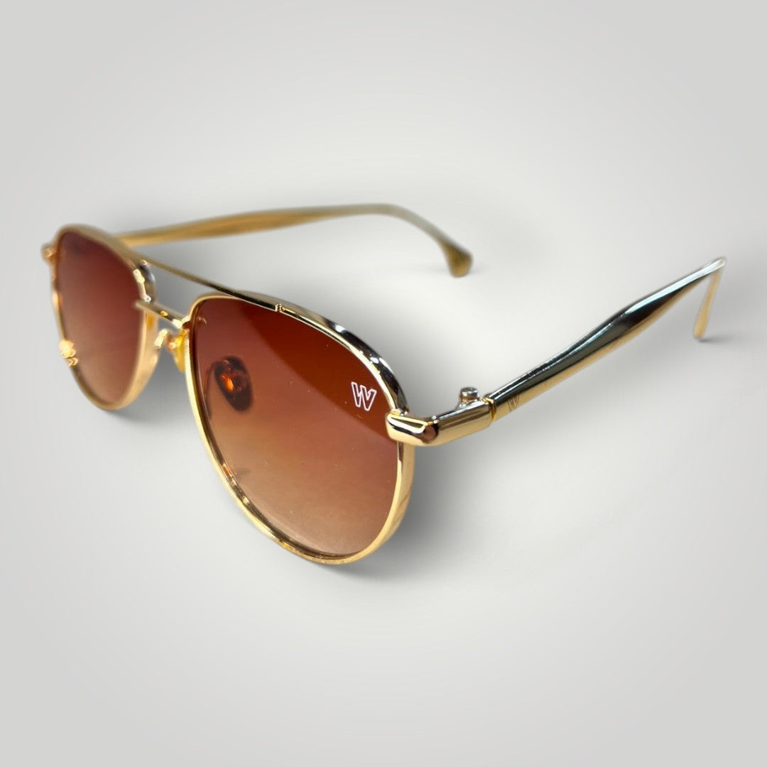 Óculos de sol aviador mini W One Brand Store com armação de metal dourado e lentes marrons degradê