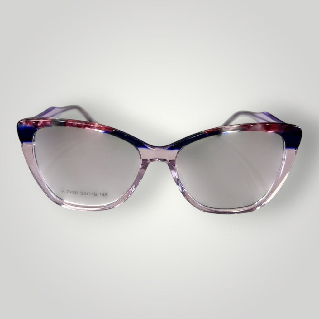 Óculos de grau W One Brand Store gatinho em acetato rosa com detalhes coloridos nas hastes e lentes transparentes.
