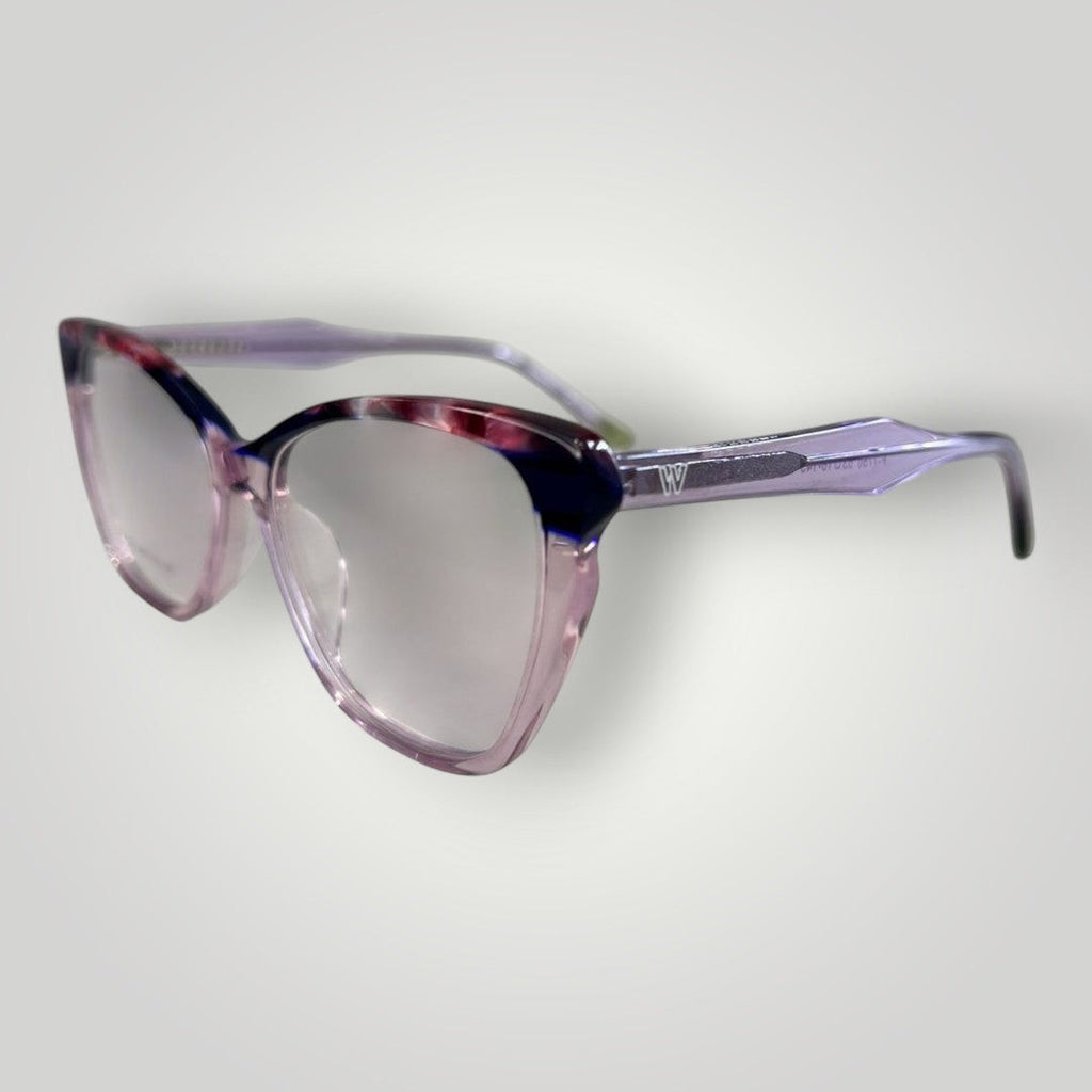 Óculos de grau W One Brand Store gatinho em acetato rosa com detalhes coloridos e pontas das hastes verdes.