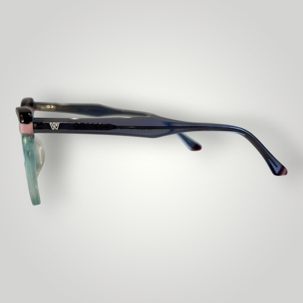 Armação de óculos de grau W One gatinho em acetato azul tiffany transparente com detalhe colorido e hastes fumê.
