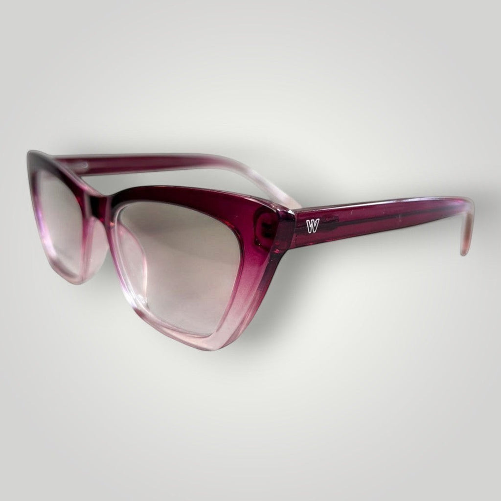 Óculos de grau W One feminino gatinho em acetato bicolor vinho e rosa com detalhe da logo W na haste.