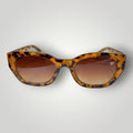 Óculos de Sol Gatinho em Acetato Camuflado Marrom com Lentes Marrons vista frontal