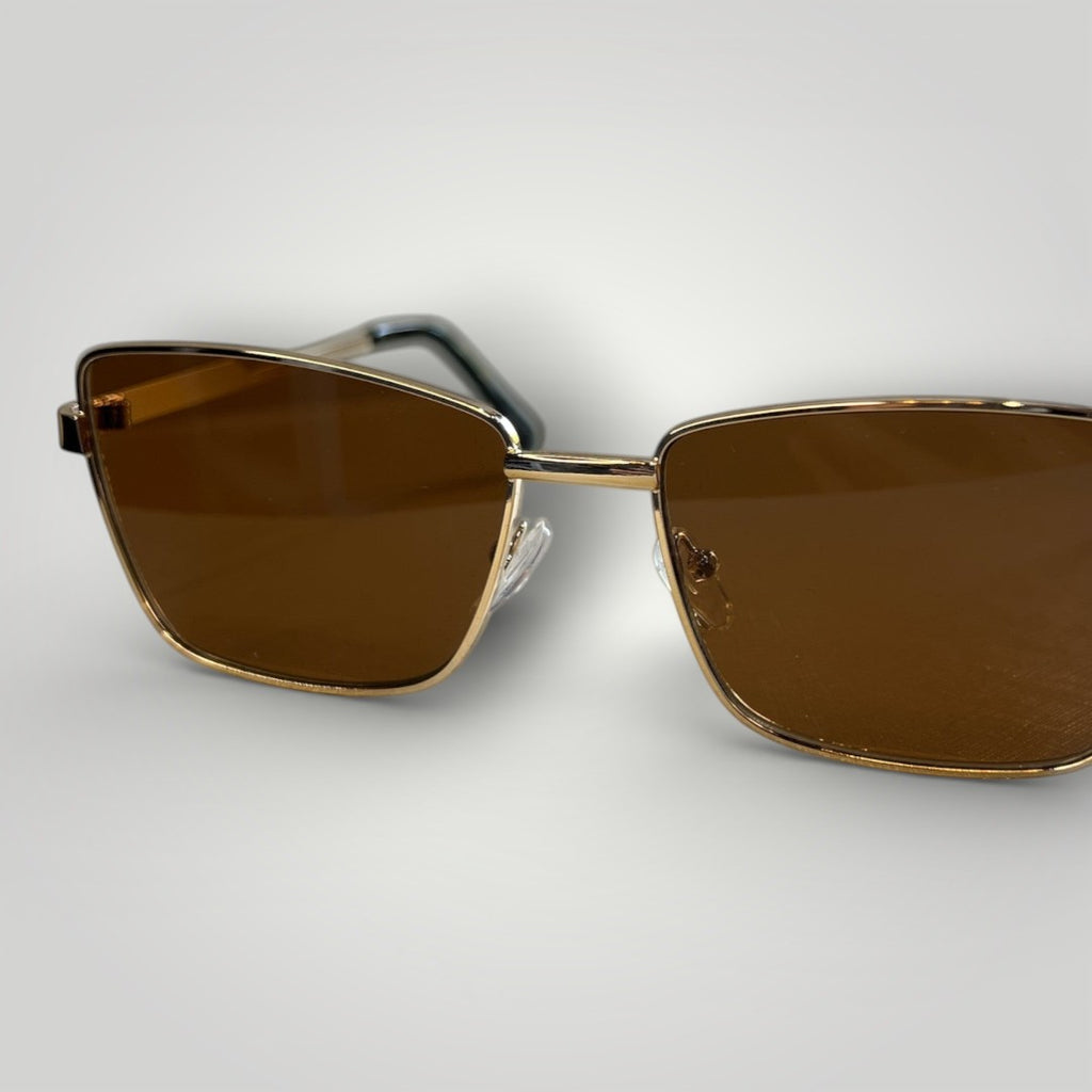 Óculos de Sol Gatinho em Metal Dourado com Lentes Marrons vista lateral