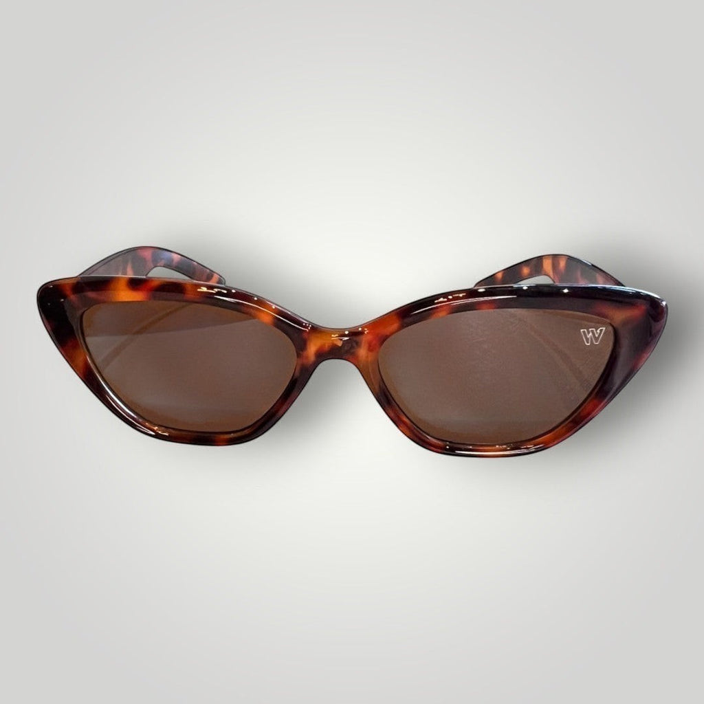 Óculos de sol W One Brand Store modelo gatinho em acetato estampado marrom com lentes marrons e proteção UV400.