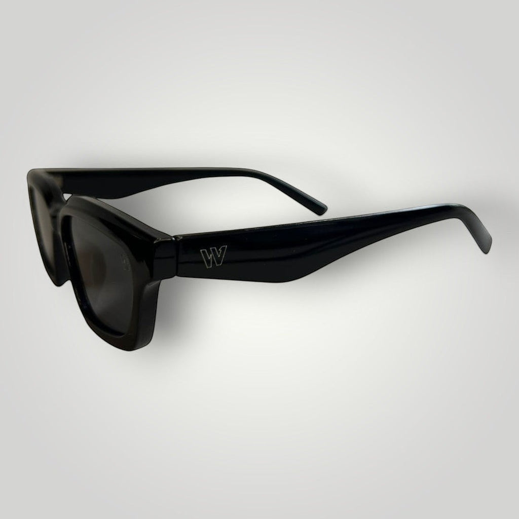 Óculos de Sol Premium Gatinho Retangular em Acetato Preto com Lente Fumê outro ângulo