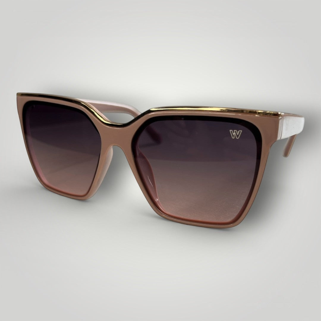 Óculos de sol W One Brand Store modelo maxi gatinho em acetato rosa com lentes degradê e proteção UV400