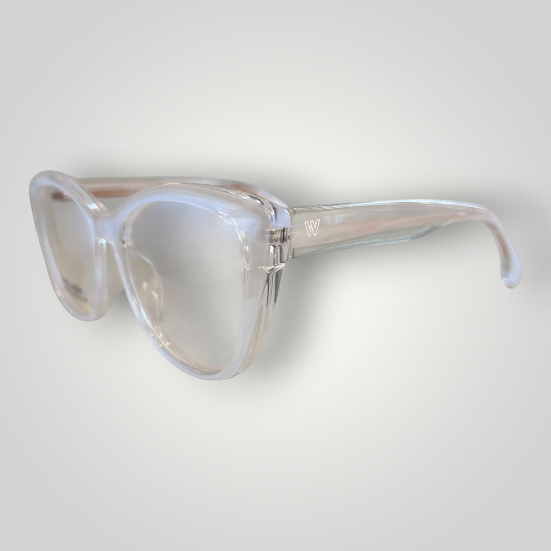 Óculos de grau W One Brand Store modelo gatinho em poliamida branco transparente com design moderno e elegante
