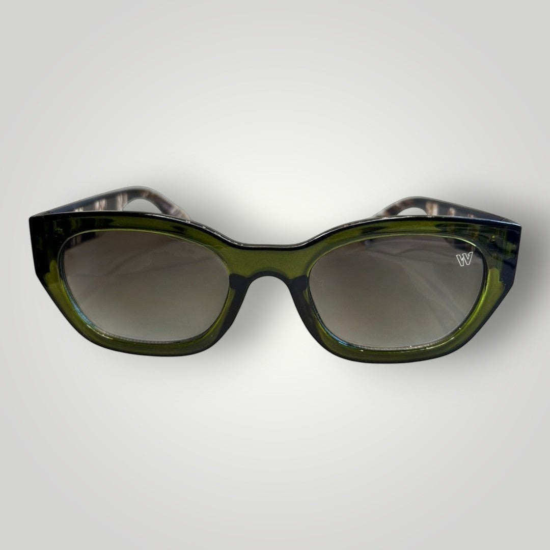 Óculos de sol W One Brand Store estilo gatinho em acetato verde com lentes degradê e hastes listradas