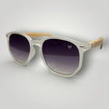 Óculos de Sol Hexagonal Clássico em Acetato Transparente com Lentes Degradê Roxo e Hastes Bege vista frontal