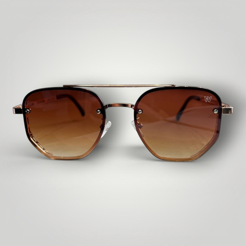 Óculos de Sol Modelo em Metal Rosé com Lentes Degradê Marrom vista lateral