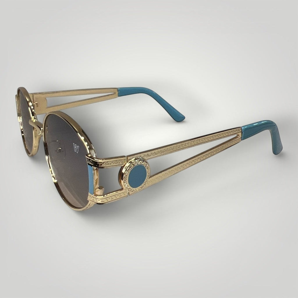 Óculos de Sol Oval Premium Dourado com Detalhes Azuis e Lentes Azuis vista lateral