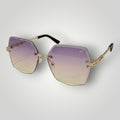 Óculos de Sol Quadrado Fashion com Lentes em Degradê Rosado e Metal Dourado vista frontal