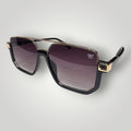 Óculos de Sol Quadrado em Acetato Preto com Detalhes em Dourado Estilo Aviador e Lentes Fumê vista frontal