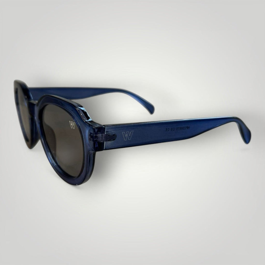 Óculos de Sol Redondo em Acetato Azul com Lentes Pretas vista lateral