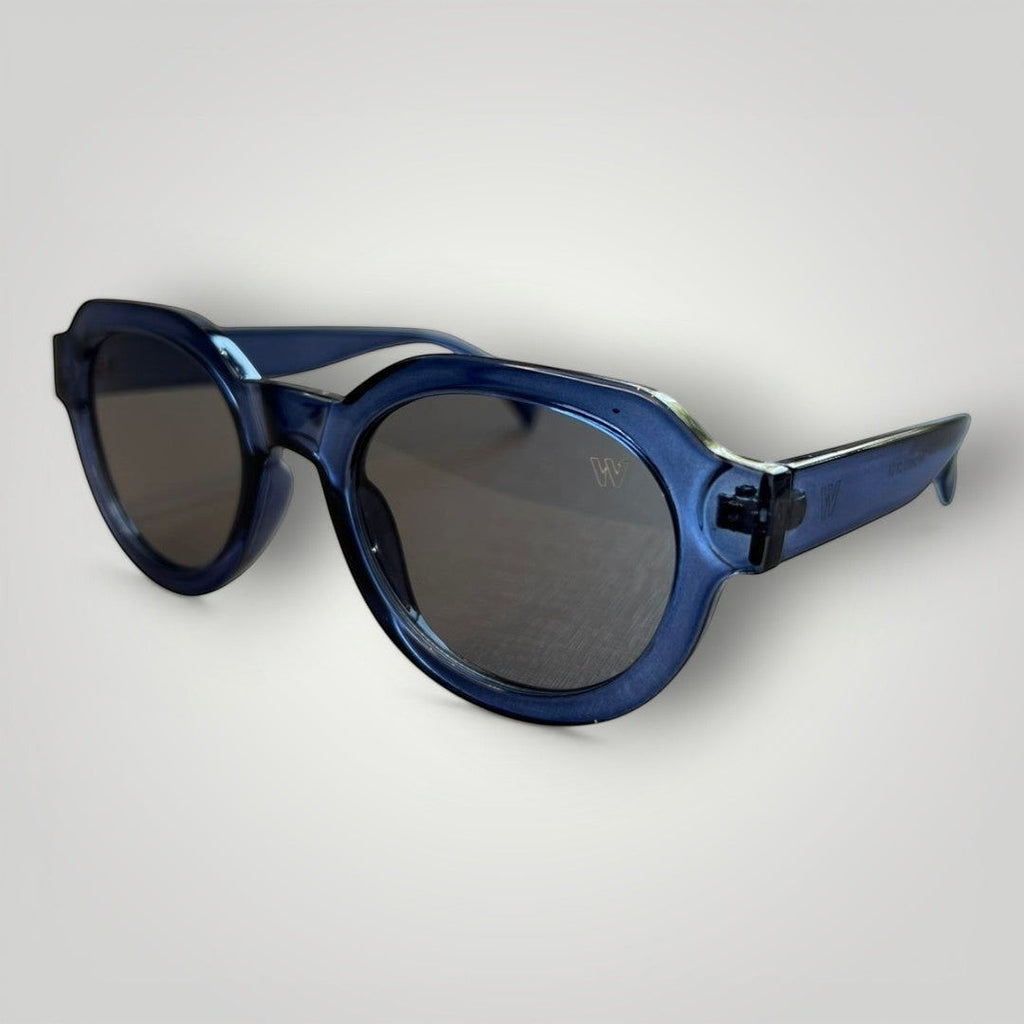 Óculos de Sol Redondo em Acetato Azul com Lentes Pretas detalhe da armação e das lentes