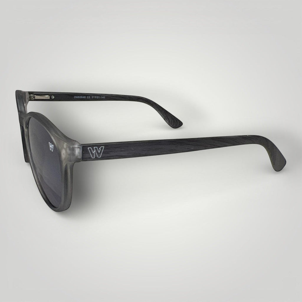 Óculos de Sol Redondo Retrô em Acetato Preto Transparente com Lentes Cinza Escuro vista lateral