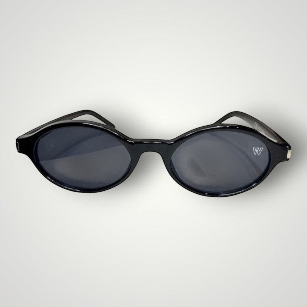 Óculos de Sol Redondo em Acetato Preto com Lentes Fumê vista lateral