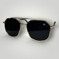 Óculos de Sol Retangular com Hastes em Metal Dourado e Lentes Pretas vista frontal