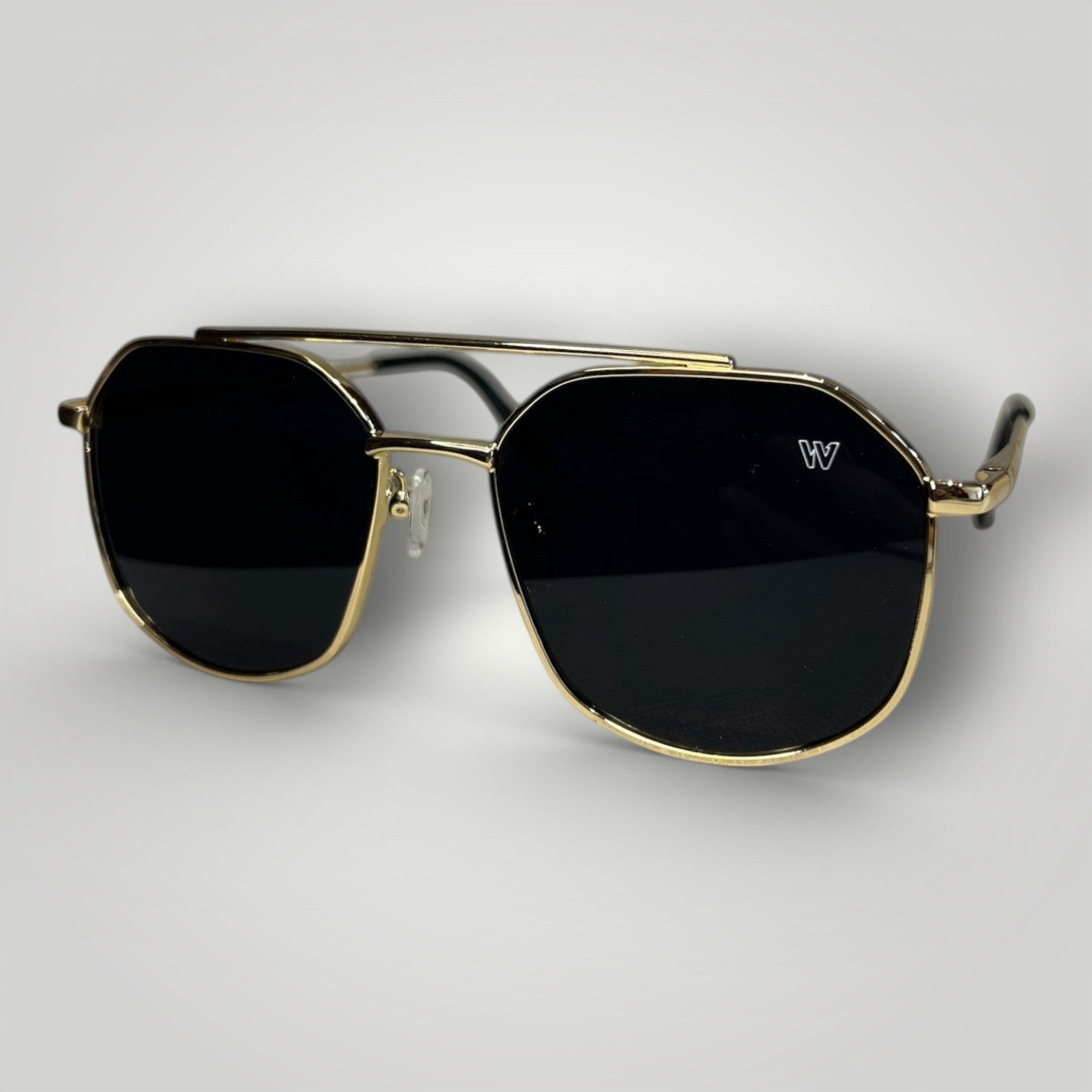 Óculos de sol W One Brand Store retangular com armação em metal dourado e lentes pretas com proteção UV400