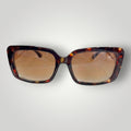 Óculos de Sol Retangular Marrom Camuflado em Acetato e Metal com Lentes Marrons vista frontal