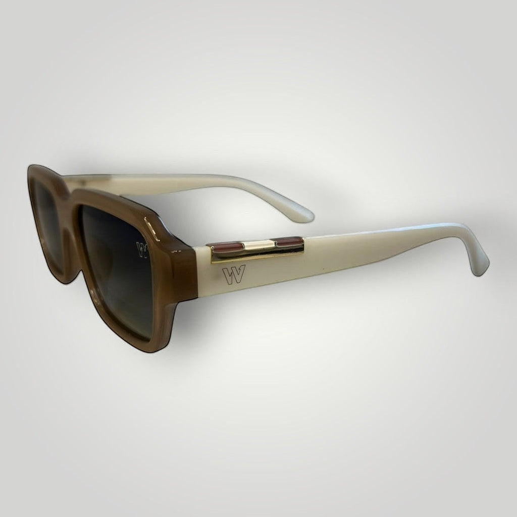 Óculos de Sol Retangular em Acetato Nude com Branco detalhe da armação e das lentes