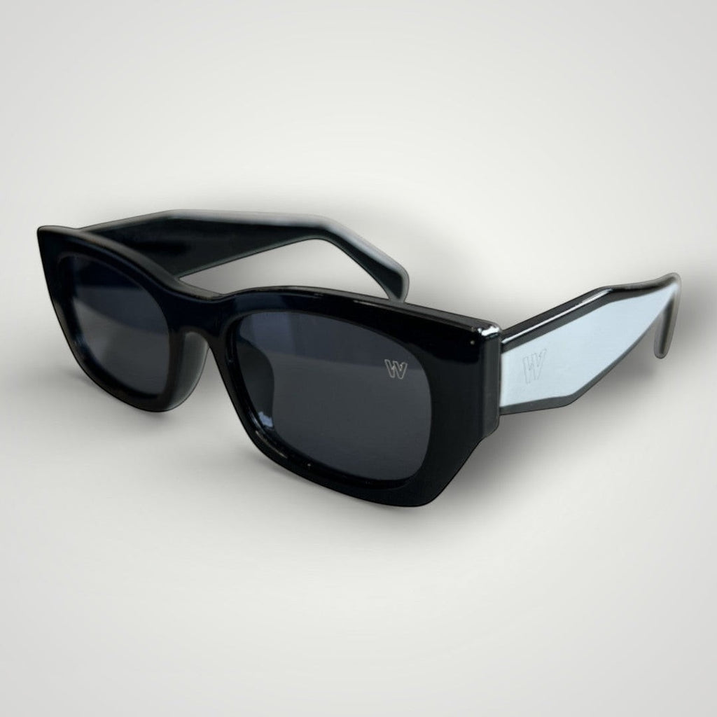 Óculos de Sol Retangular Acetato Preto com Faixa Branca vista frontal
