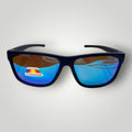 Óculos de sol W One Brand Store em acetato preto com lentes espelhadas azuis polarizadas e design esportivo moderno
