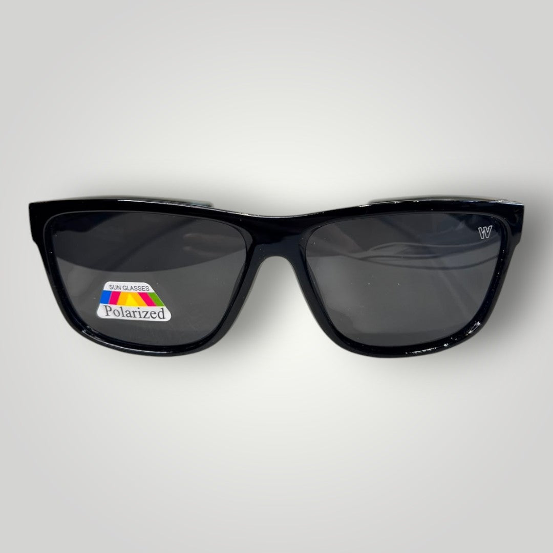 Óculos de sol W One Brand Store em acetato preto com lentes fumê polarizadas e design moderno