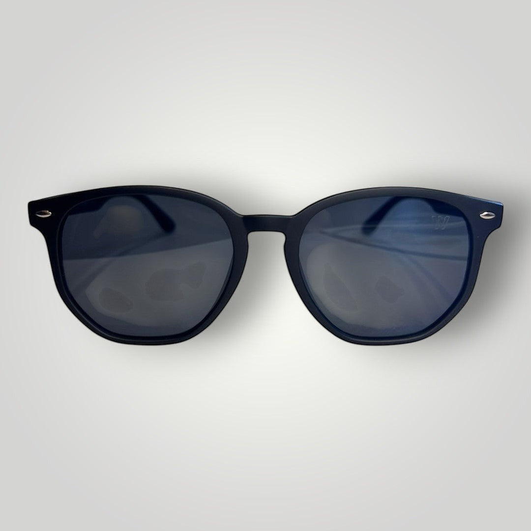 Óculos de sol W One Brand Store retrô com armação de acetato preto e lentes fumê com proteção UV400