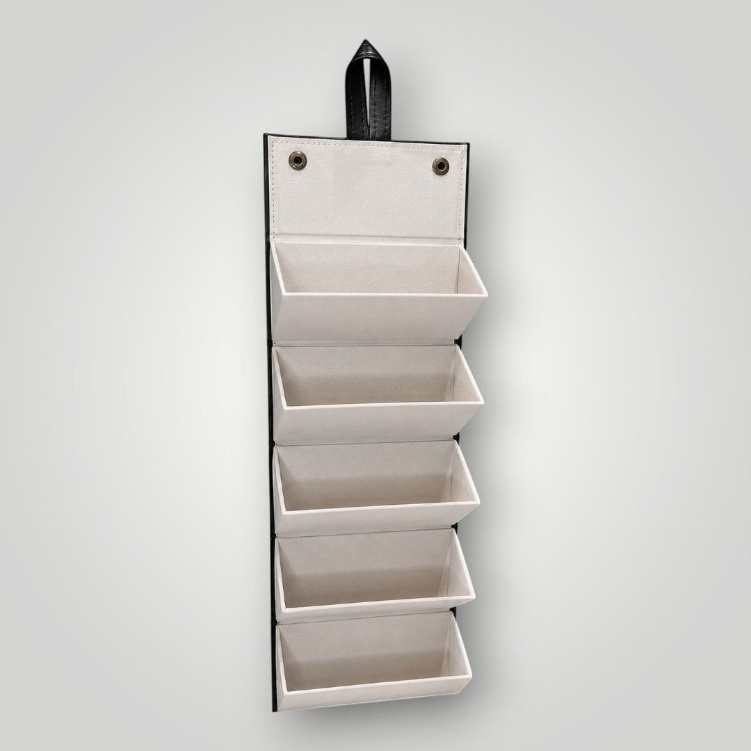 Porta-óculos dobrável W One Brand Store preto com 5 divisórias internas bege para organização e proteção de óculos.
