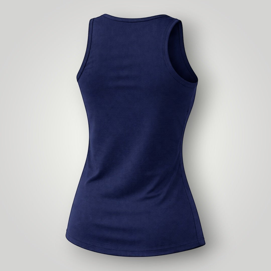 Vista traseira da regata feminina W One Brand Store Essence azul marinho em tecido leve e respirável para treinos.