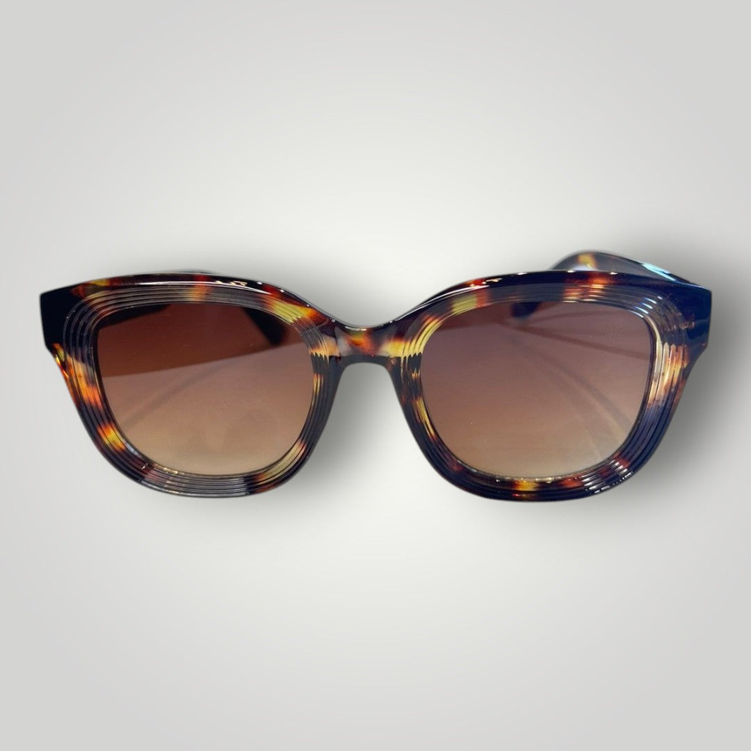 W One Brand Store retro tortoiseshell acetate sunglasses with brown gradient lenses and ribbed detailing.