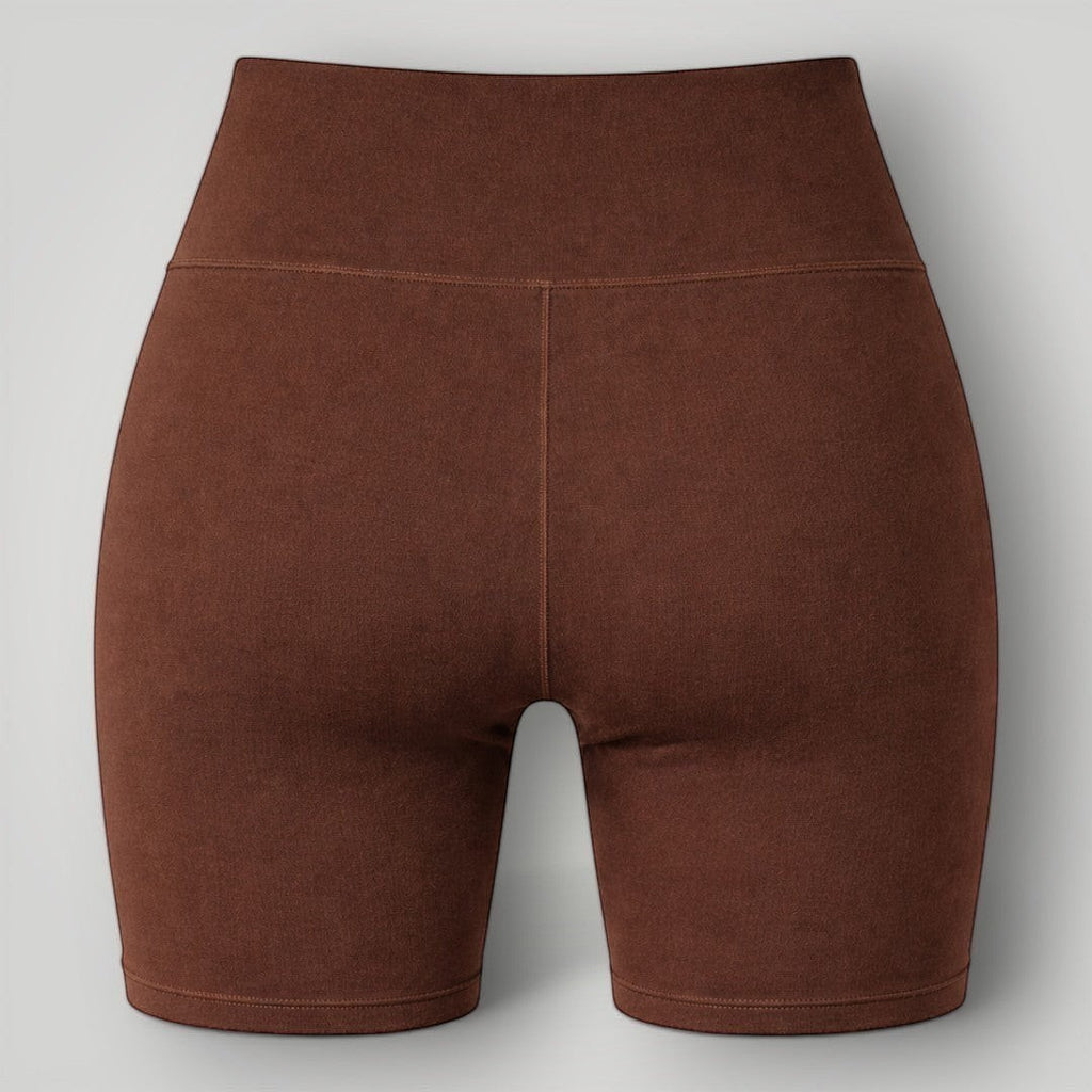 Shorts W One Brand Store Essence na cor coffee com cós largo, tecido macio de poliamida e alta sustentação.