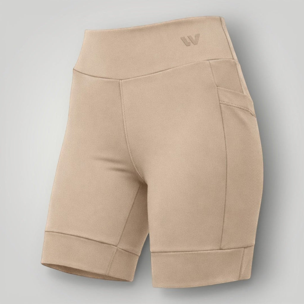Shorts fitness W One Brand Store cor canela com bolso lateral, tecido de média compressão e cós alto confortável.
