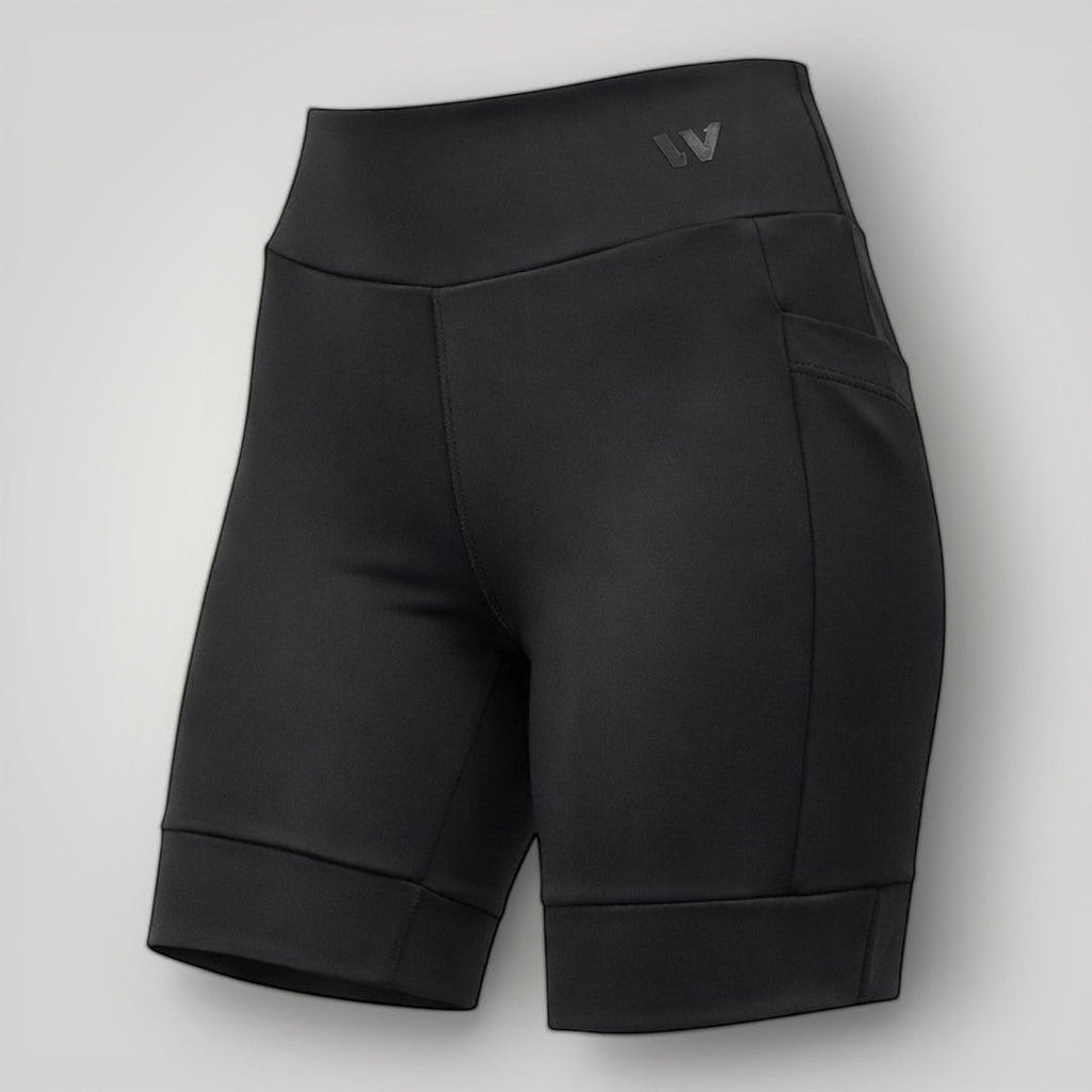 Shorts esportivo W One Brand Store preto com bolso lateral, confeccionado em poliamida com média compressão.