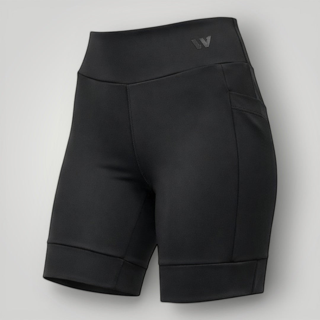 Shorts esportivo W One Brand Store preto com bolso lateral, confeccionado em poliamida com média compressão.