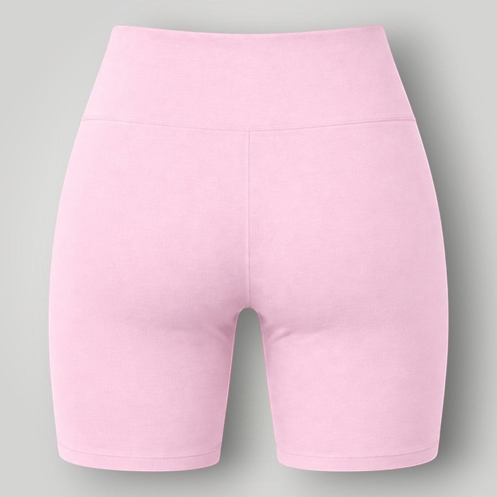 Shorts W One Brand Store Essence rosa balé com cós largo, tecido de poliamida com média compressão e proteção solar.