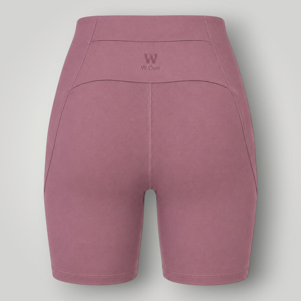 Shorts W One Brand Store Sculpt cor cacau em poliamida com bolso traseiro no cós e logo refletivo