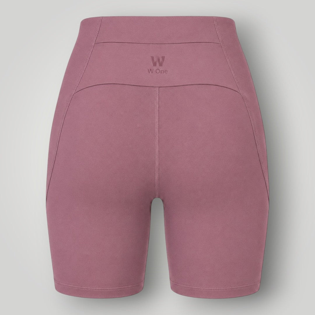 Shorts W One Brand Store Sculpt cor cacau em poliamida com bolso traseiro no cós e logo refletivo