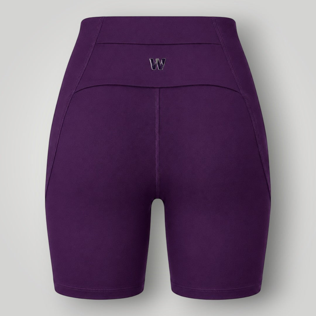 Shorts Sculpt W One Brand Store cor vinho com cós alto, bolso traseiro e logo metálico, ideal para treinos.