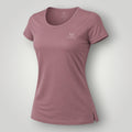 T-shirt feminina W One Brand Store cor cacau em poliamida com proteção UV e logo estampado no peito