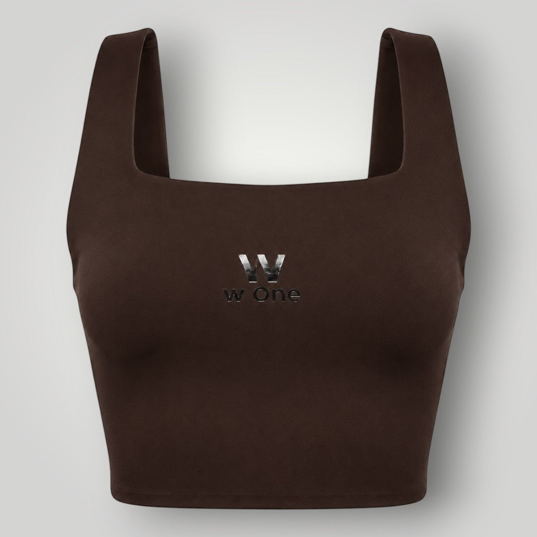 Top fitness W One Brand Store na cor coffee, decote quadrado, poliamida com alta sustentação e logo frontal.