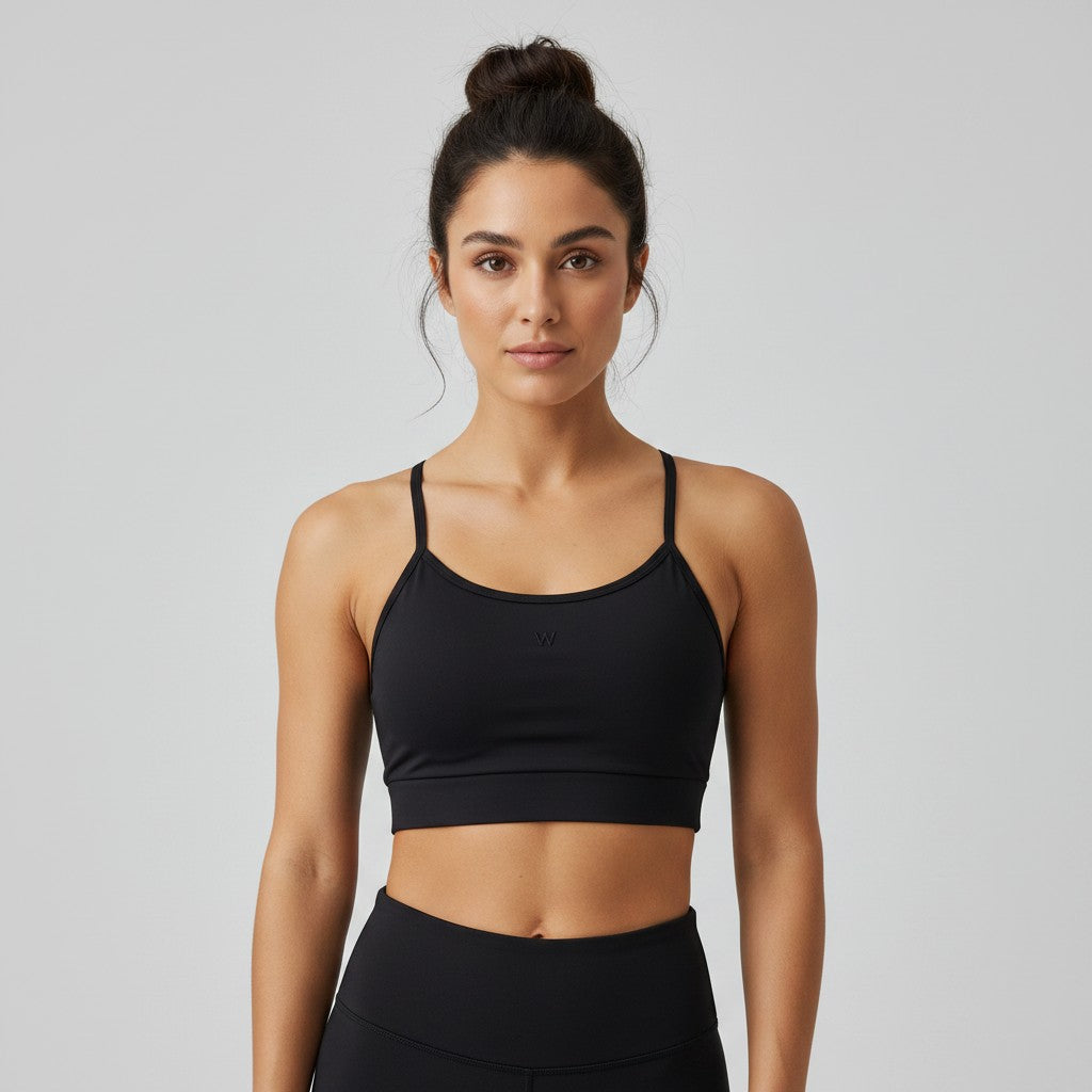 Top fitness W One preto em poliamida com alças finas e reguláveis, logo discreto e alta sustentação.